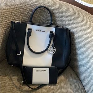 Michael kors matching purse set with wallet